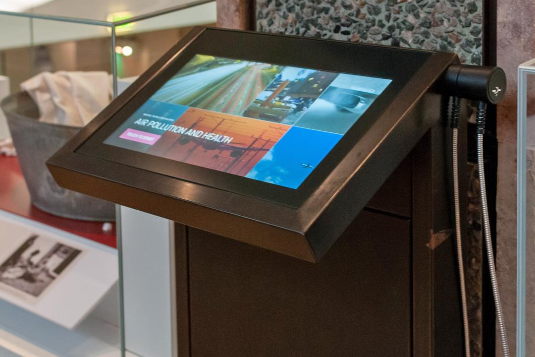 touch screen display monitor